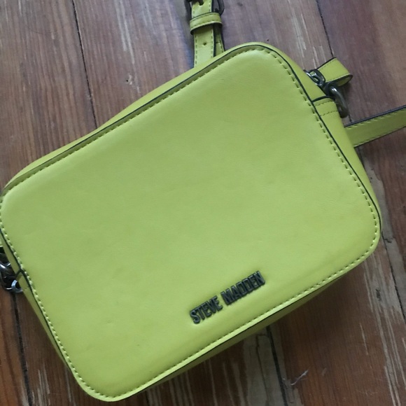 Steve Madden Handbags - Steve Madden Citron Camera Bag